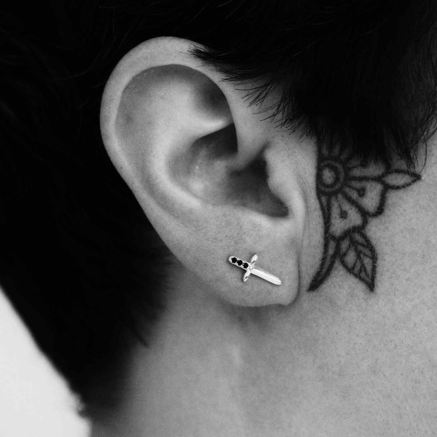 EVELYNE-M ANIMORUM | Shadow Dagger Black Onyx - Stud Earring - Silver
