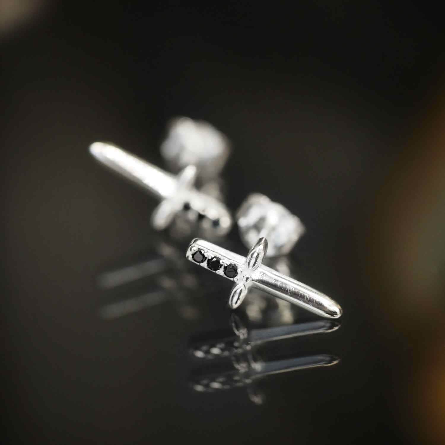 EVELYNE-M ANIMORUM | Shadow Dagger Black Onyx - Stud Earring - Silver