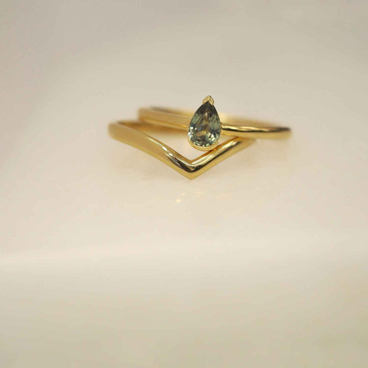 EVELYNE-M ANIMORUM | Tear of Passion Green Sapphire - Ring - 18 Karat Gold (LIMITED EDITION)