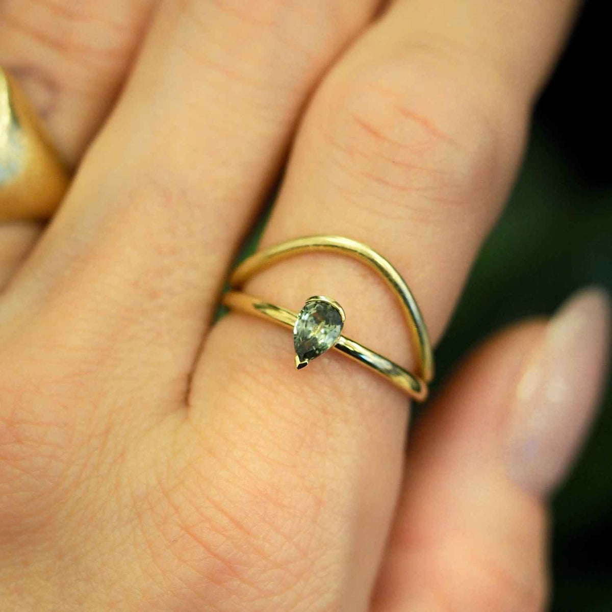 EVELYNE-M ANIMORUM | Tear of Passion Green Sapphire - Ring - 18 Karat Gold (LIMITED EDITION)