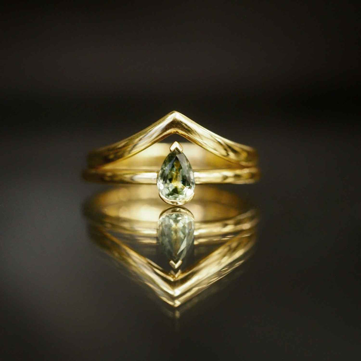 EVELYNE-M ANIMORUM | Tear of Passion Green Sapphire - Ring - 18 Karat Gold (LIMITED EDITION)