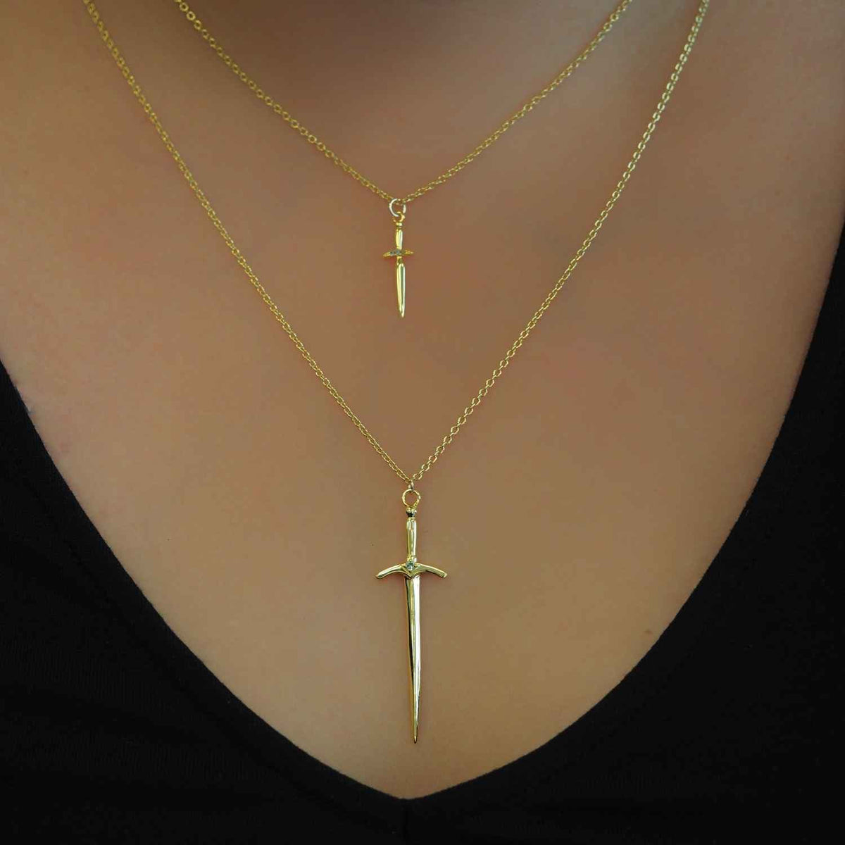 EVELYNE-M 40-45cm verstellbar ANIMORUM | Veil Dagger Green Sapphire - Necklace - Gold