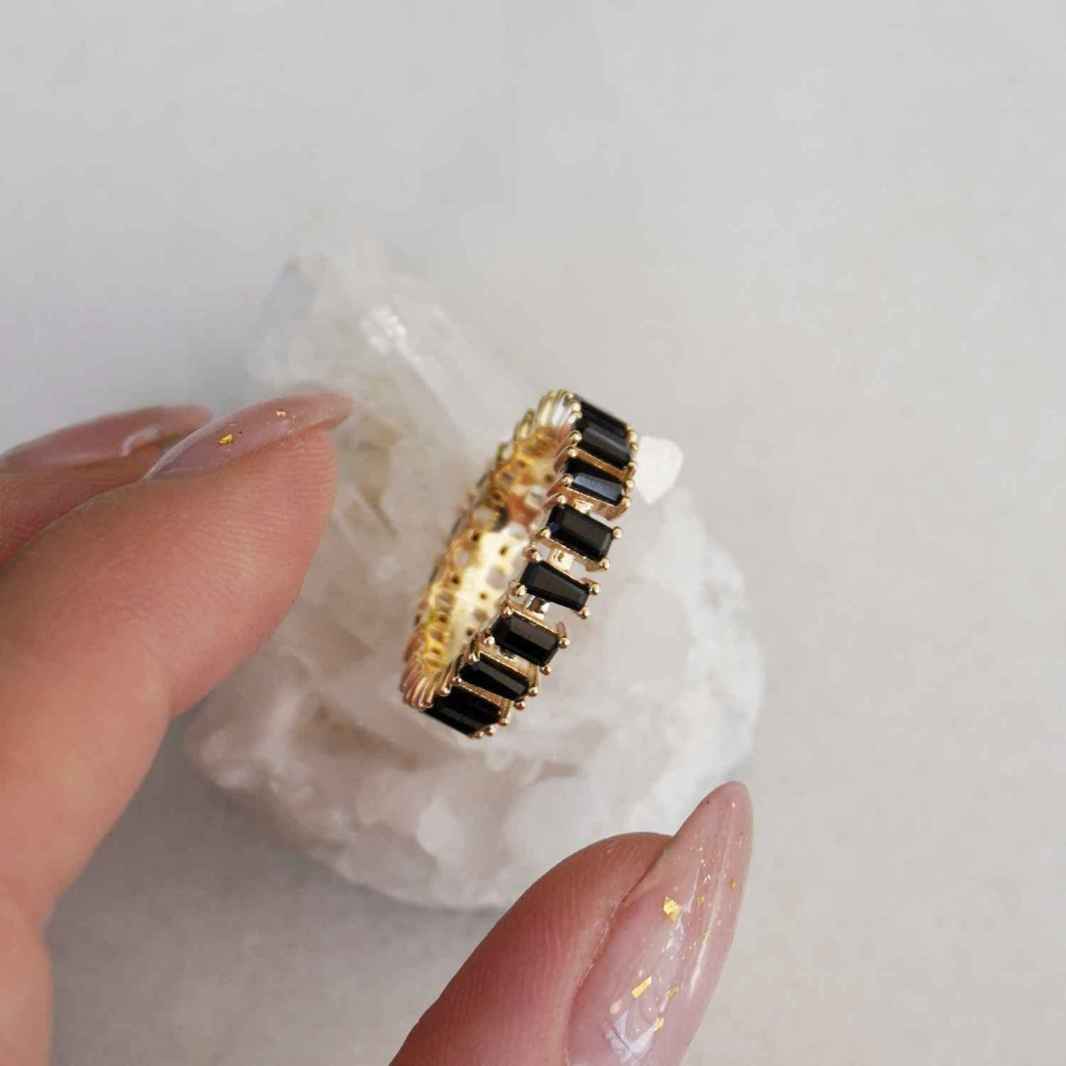 EVELYNE-M BAGUETTE | Black Onyx Carousel - Ring - 18 Karat Gold