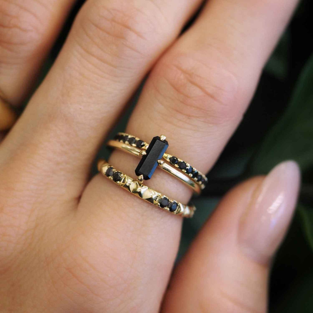 EVELYNE-M BAGUETTE | Black Onyx Cross - Ring - 18 Karat Gold