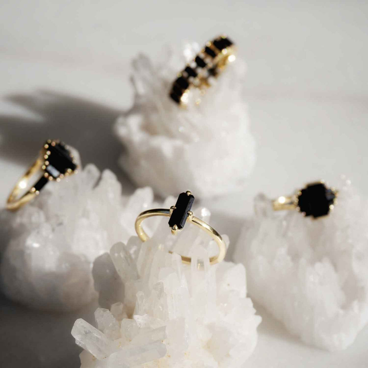 EVELYNE-M BAGUETTE | Black Onyx Cross - Ring - 18 Karat Gold
