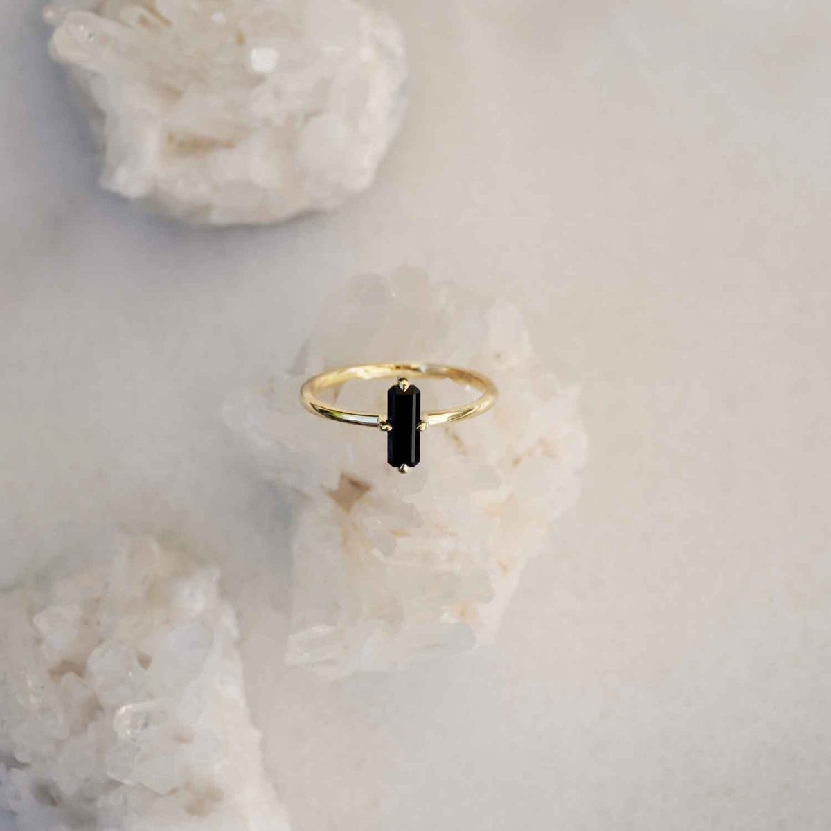 EVELYNE-M BAGUETTE | Black Onyx Cross - Ring - 18 Karat Gold