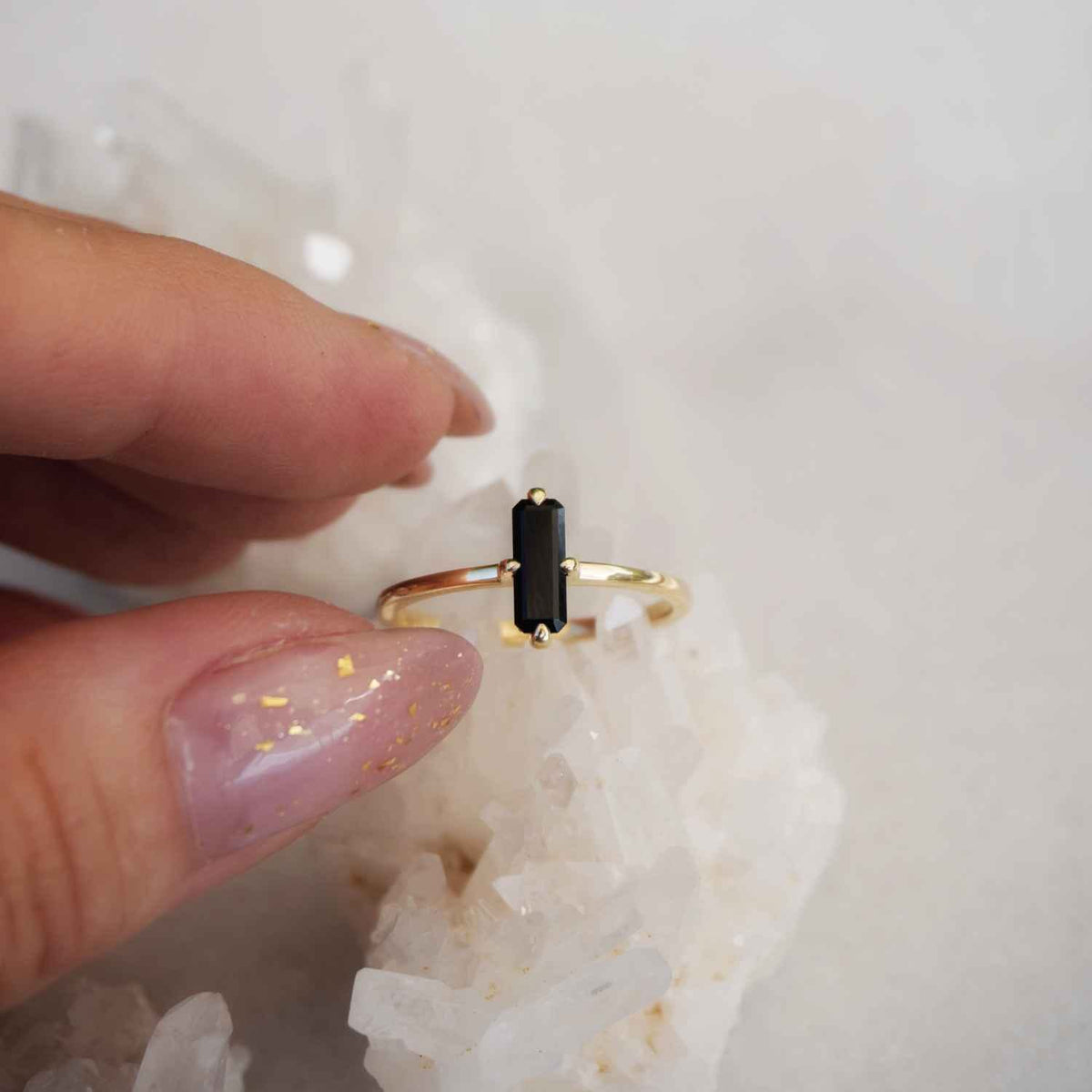 EVELYNE-M BAGUETTE | Black Onyx Cross - Ring - 18 Karat Gold