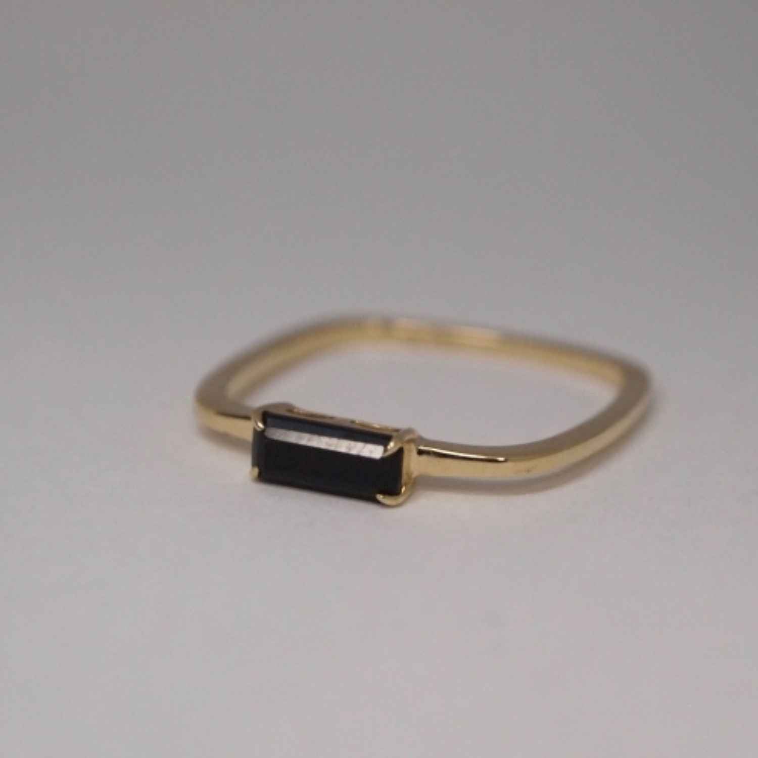 EVELYNE-M BAGUETTE | Black Onyx Square - Ring - 18 Karat Gold