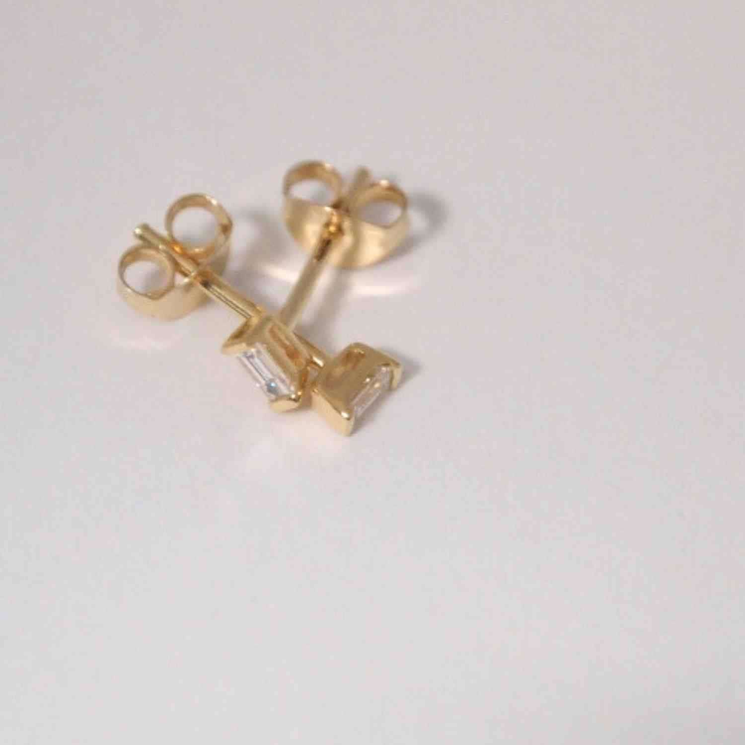 EVELYNE-M BAGUETTE | Diamond - Stud Earring - 18 Karat Gold