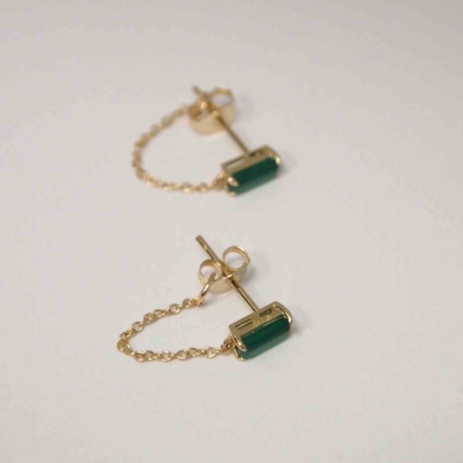 EVELYNE-M BAGUETTE | Green Onyx Chain - Stud Earring - 18 Karat Gold