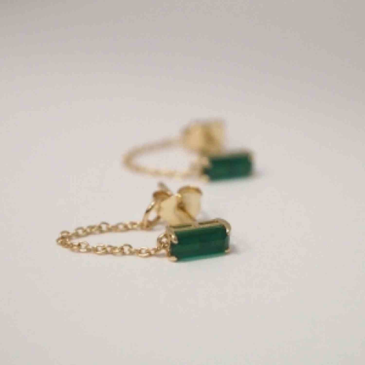 EVELYNE-M BAGUETTE | Green Onyx Chain - Stud Earring - 18 Karat Gold