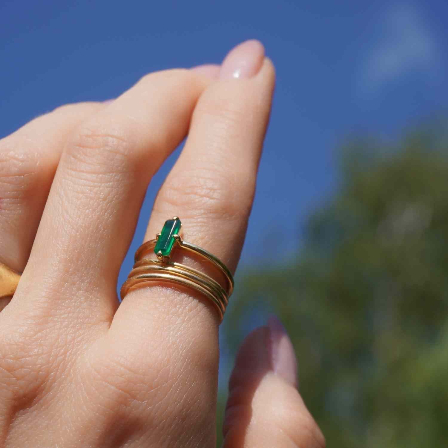 EVELYNE-M BAGUETTE | Green Onyx Cross - Ring - 18 Karat Gold