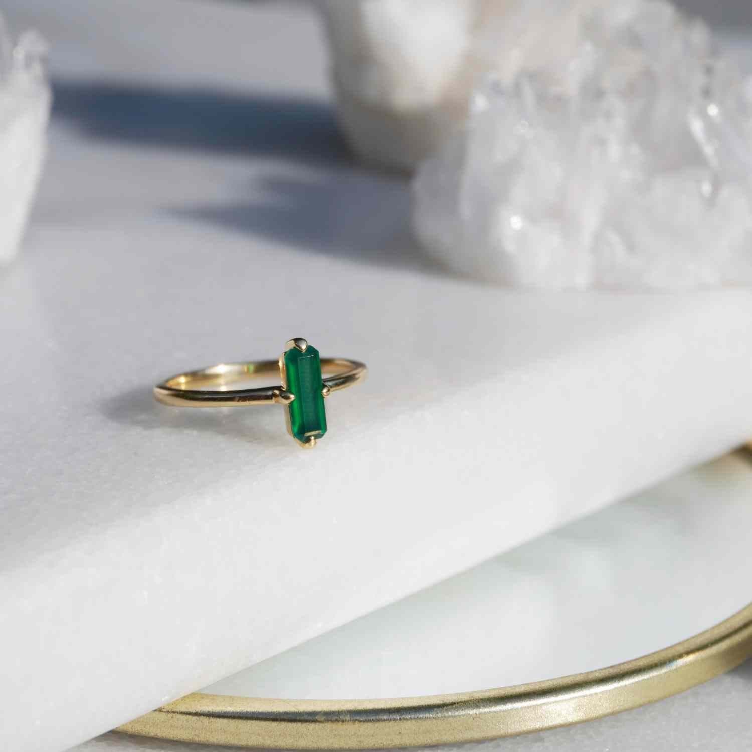 EVELYNE-M BAGUETTE | Green Onyx Cross - Ring - 18 Karat Gold