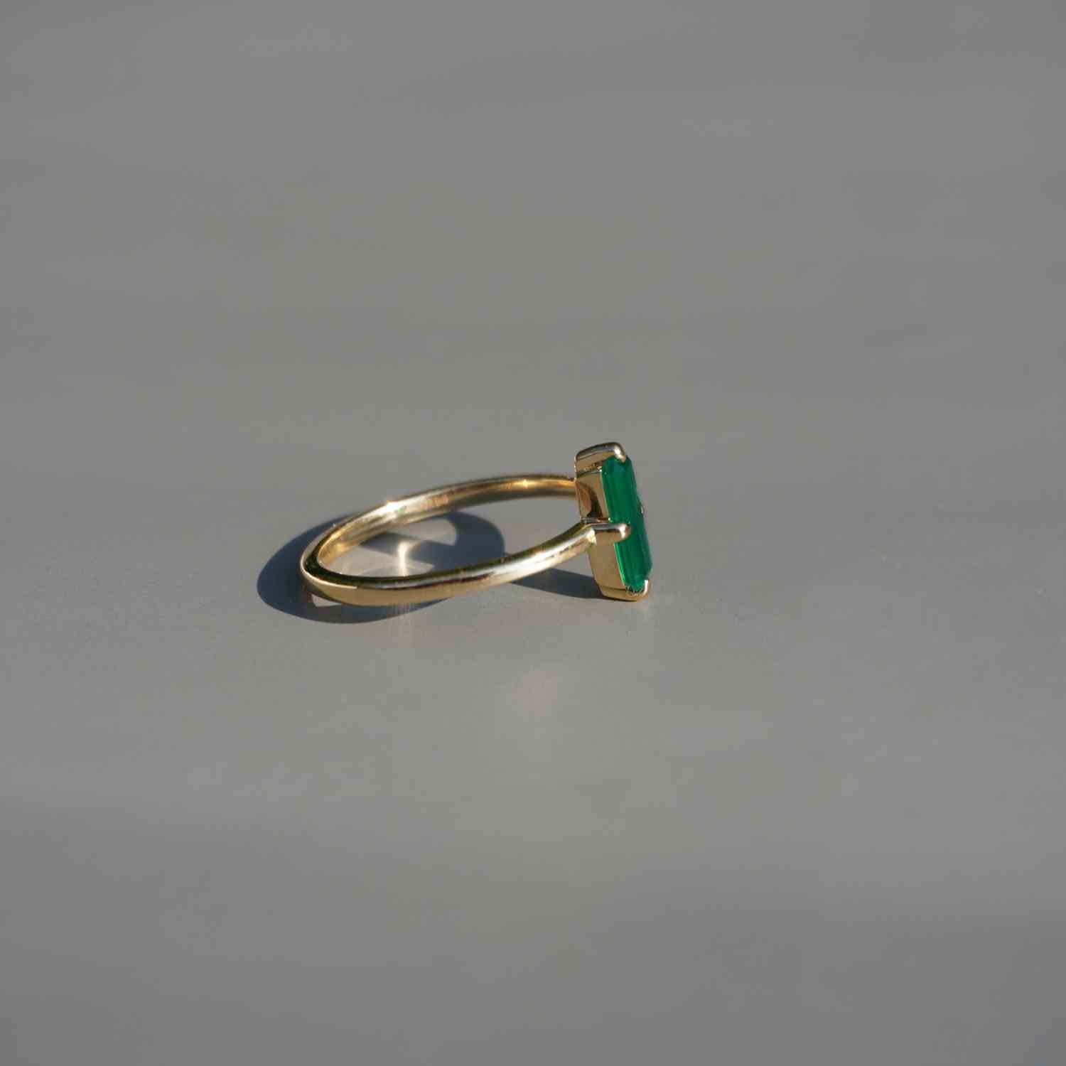 EVELYNE-M BAGUETTE | Green Onyx Cross - Ring - 18 Karat Gold