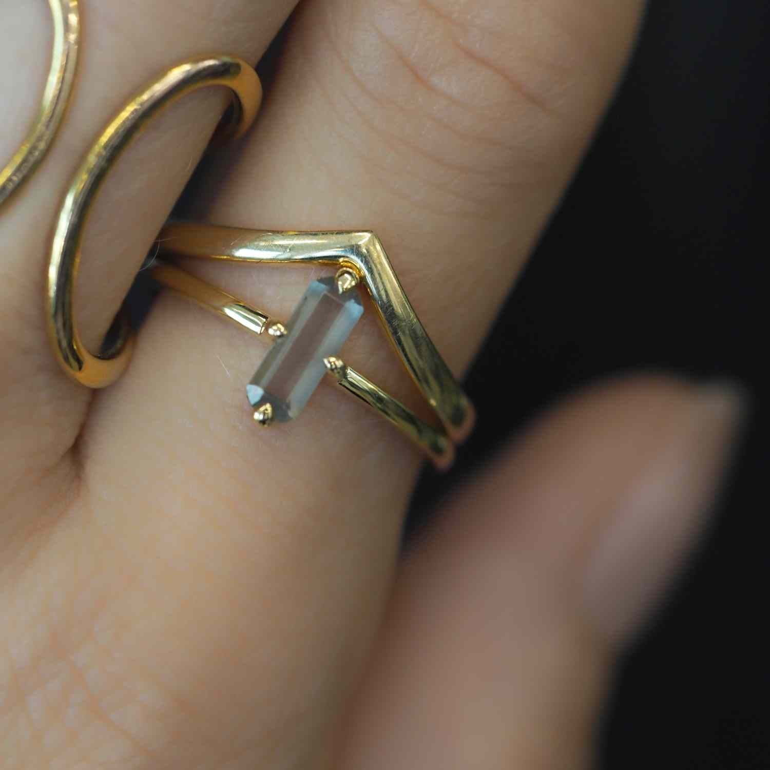 EVELYNE-M BAGUETTE | Grey Moonstone Cross - Ring - 18 Karat Gold