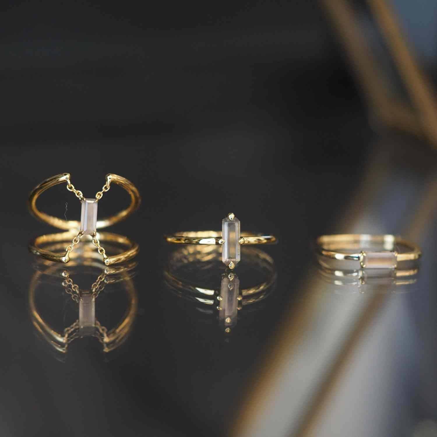 EVELYNE-M BAGUETTE | Grey Moonstone Square - Ring - 18 Karat Gold