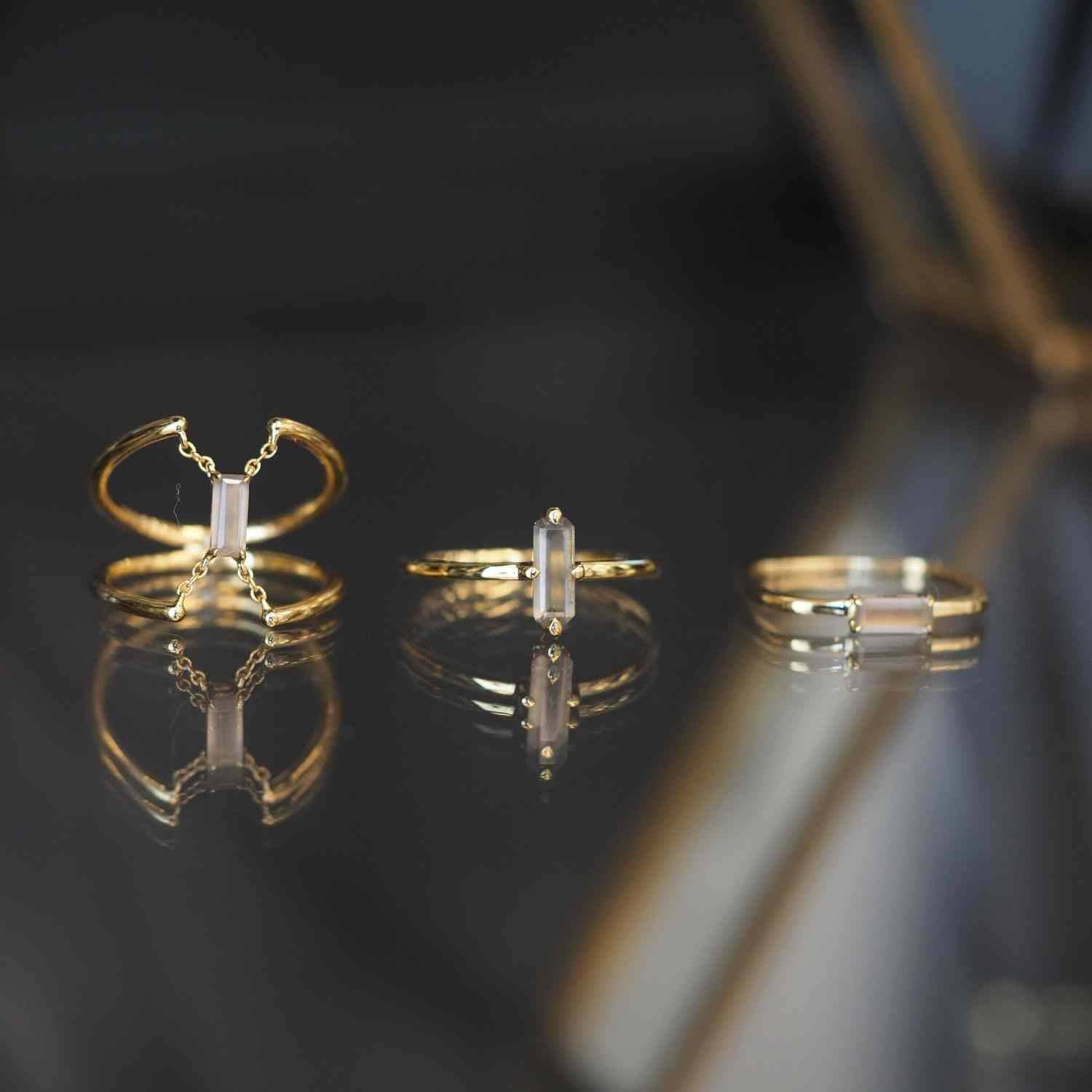 EVELYNE-M BAGUETTE | Grey Moonstone Trapeze - Ring - 18 Karat Gold