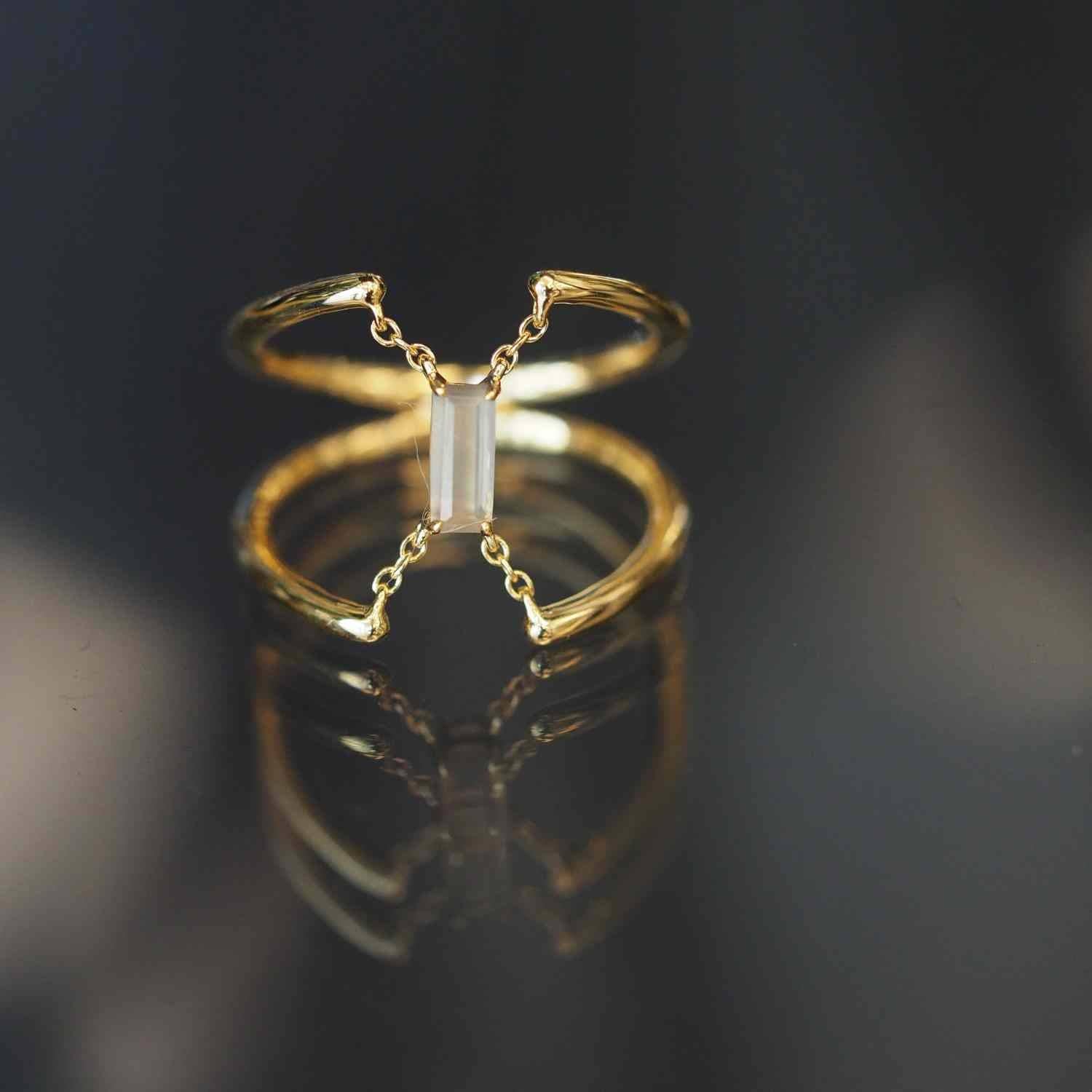 EVELYNE-M BAGUETTE | Grey Moonstone Trapeze - Ring - 18 Karat Gold