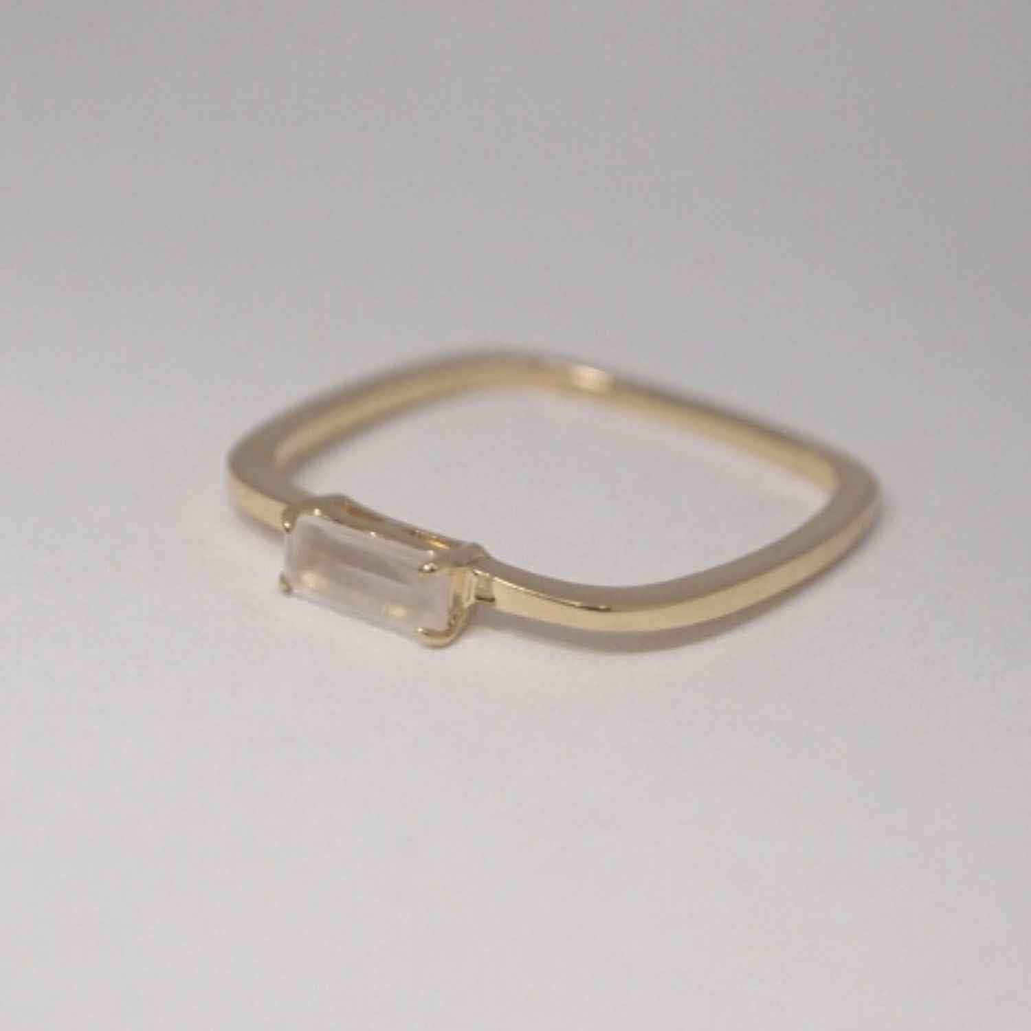 EVELYNE-M BAGUETTE | Paper Moonstone Square - Ring - 18 Karat Gold