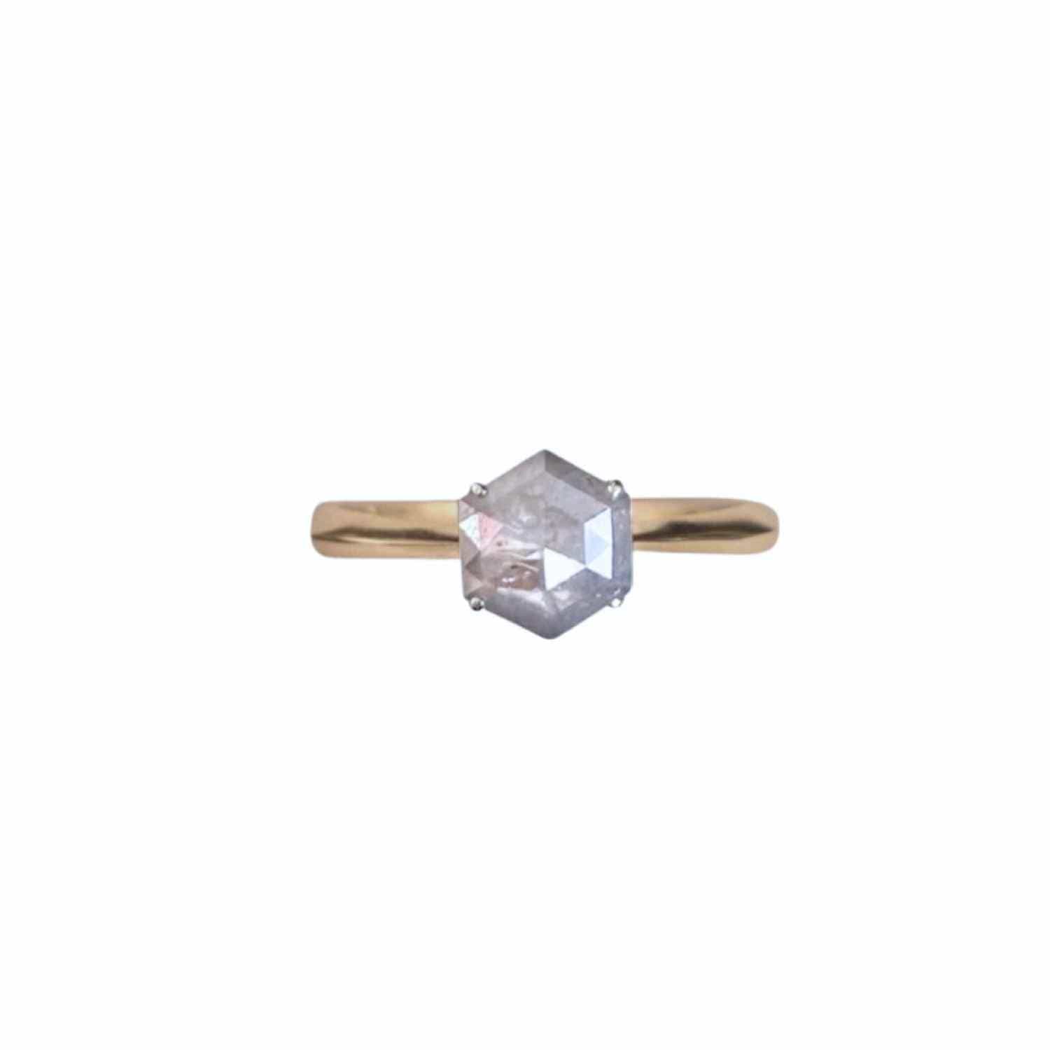 EVELYNE-M 52 CLEOMETRA | Hexagon Diamond Grey Rustic - Ring - 18 Karat Gold (ONE OF A KIND)