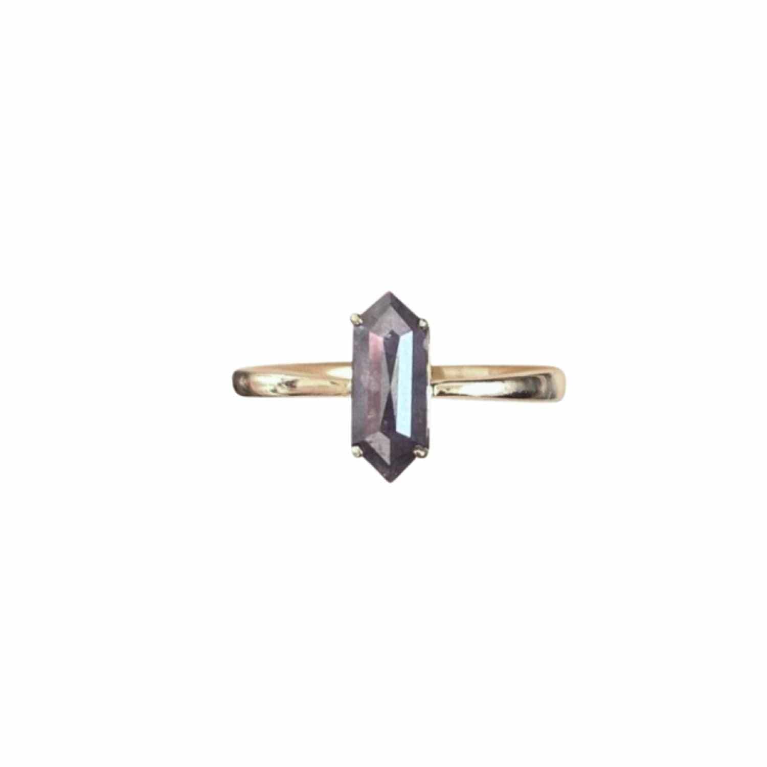 EVELYNE-M 52 CLEOMETRA | Hexagon Long Diamond Black Rustic - Ring - 18 Karat Gold (ONE OF A KIND)