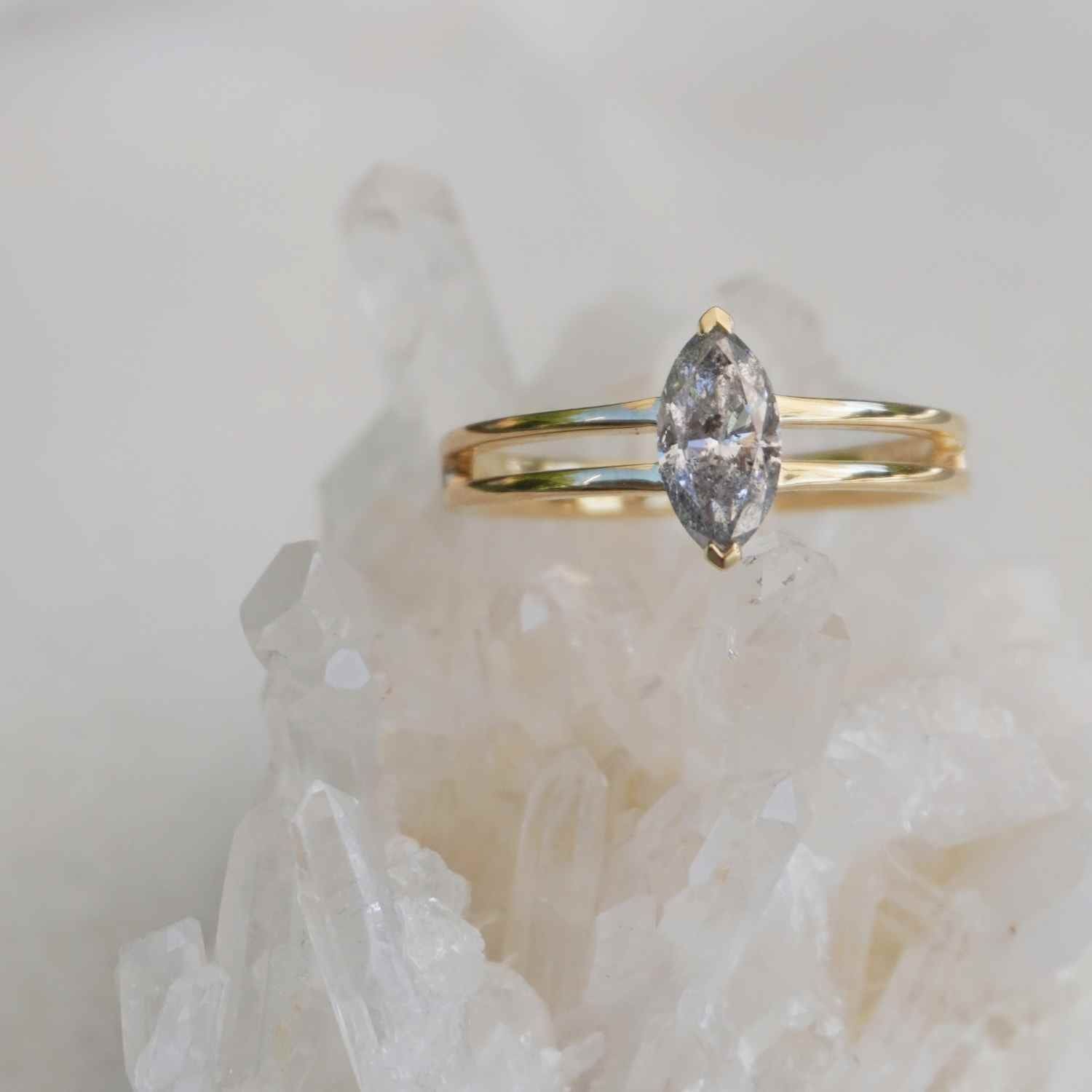 EVELYNE-M 52 CLEOMETRA | Marquise SaltPepper Diamond - Ring - 18 Karat Gold (ONE OF A KIND)