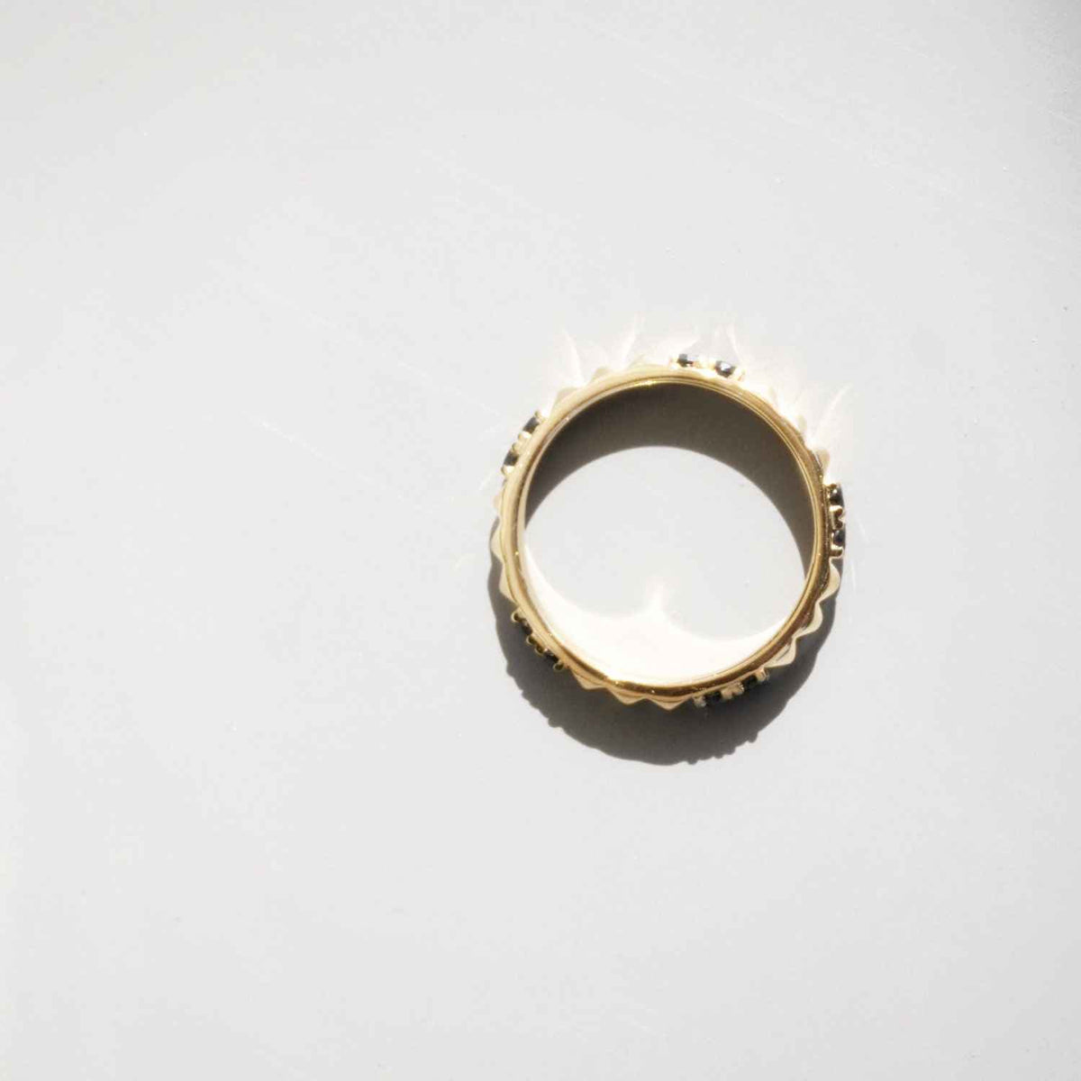 EVELYNE-M CLEOMETRA | Pyramid Rivets Black Onyx - Ring - 18 Karat Gold