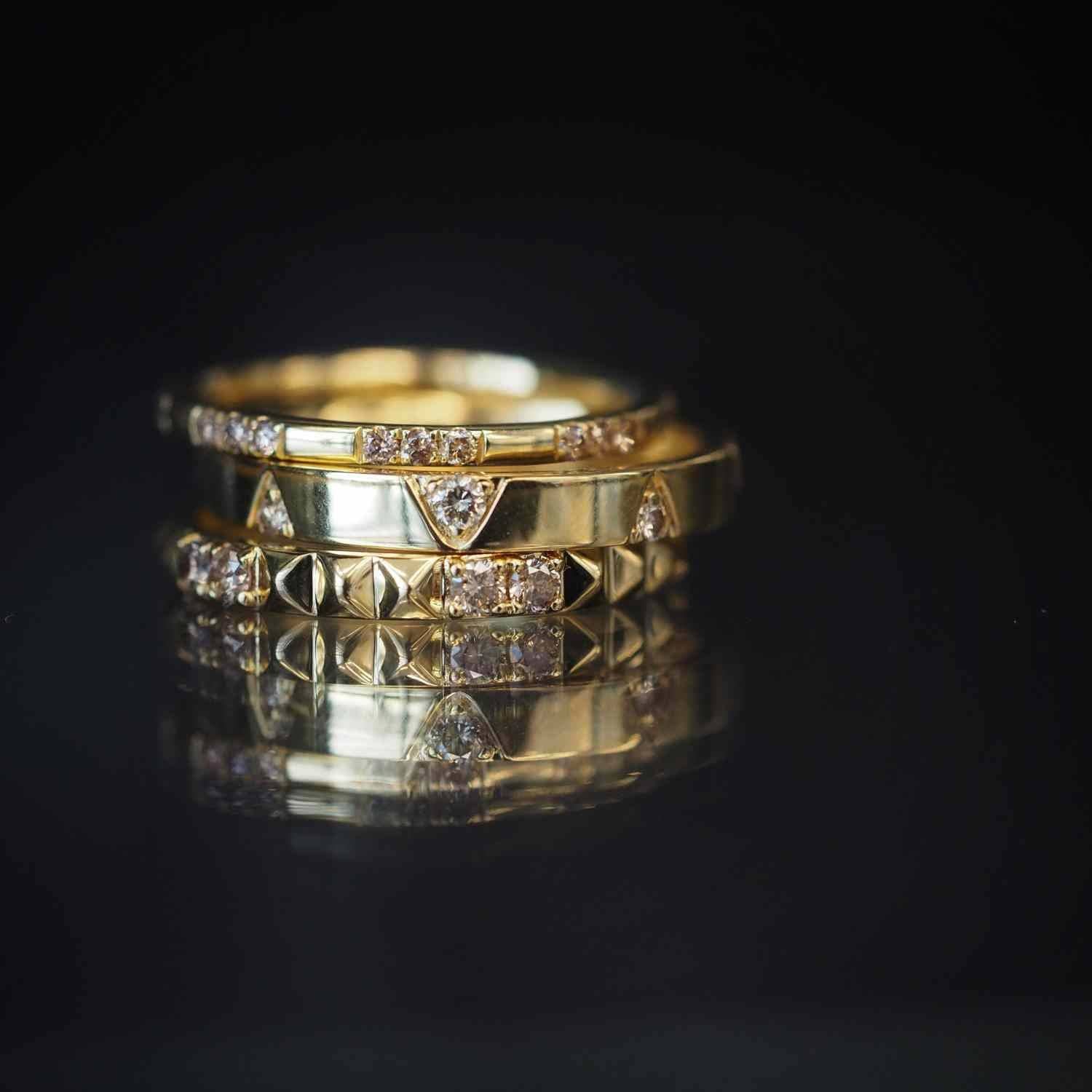 EVELYNE-M CLEOMETRA | Pyramid Rivets Diamond Champagner - Ring - 18 Karat Gold