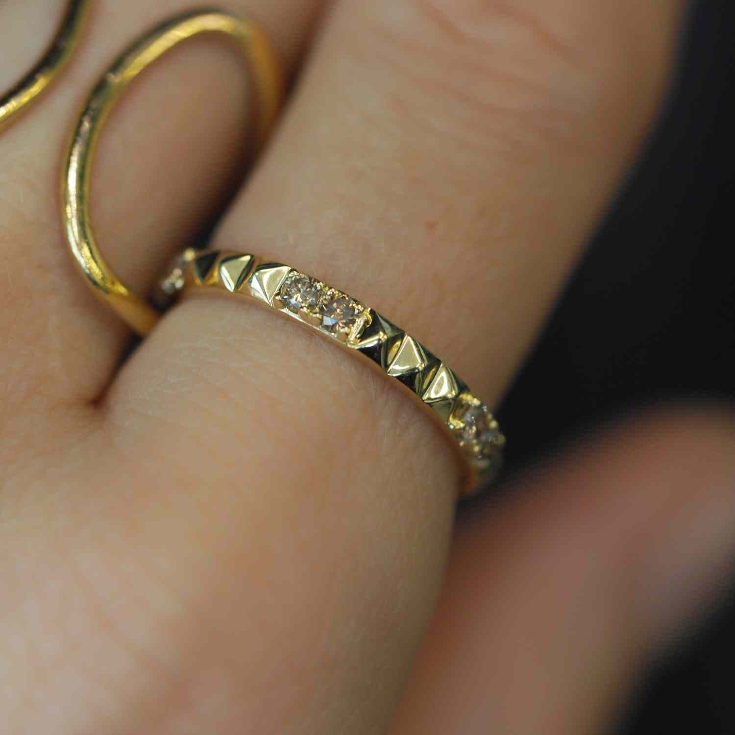 EVELYNE-M CLEOMETRA | Pyramid Rivets Diamond Champagner - Ring - 18 Karat Gold