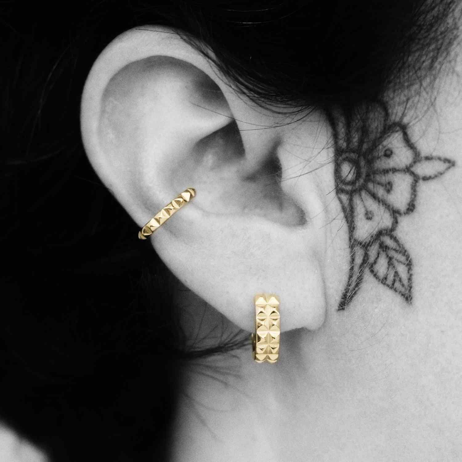 EVELYNE-M Einzelstück CLEOMETRA | Pyramid Rivets - EarCuff - Gold