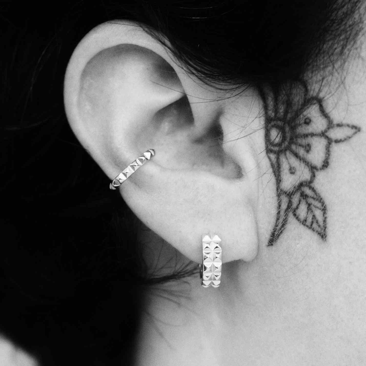 EVELYNE-M Einzelstück CLEOMETRA | Pyramid Rivets - EarCuff - Silver