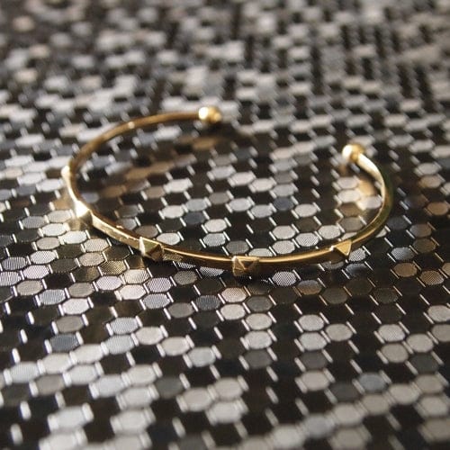 EVELYNE-M ONE SIZE CLEOMETRA | Pyramid Rivets Row - Bangle - Gold