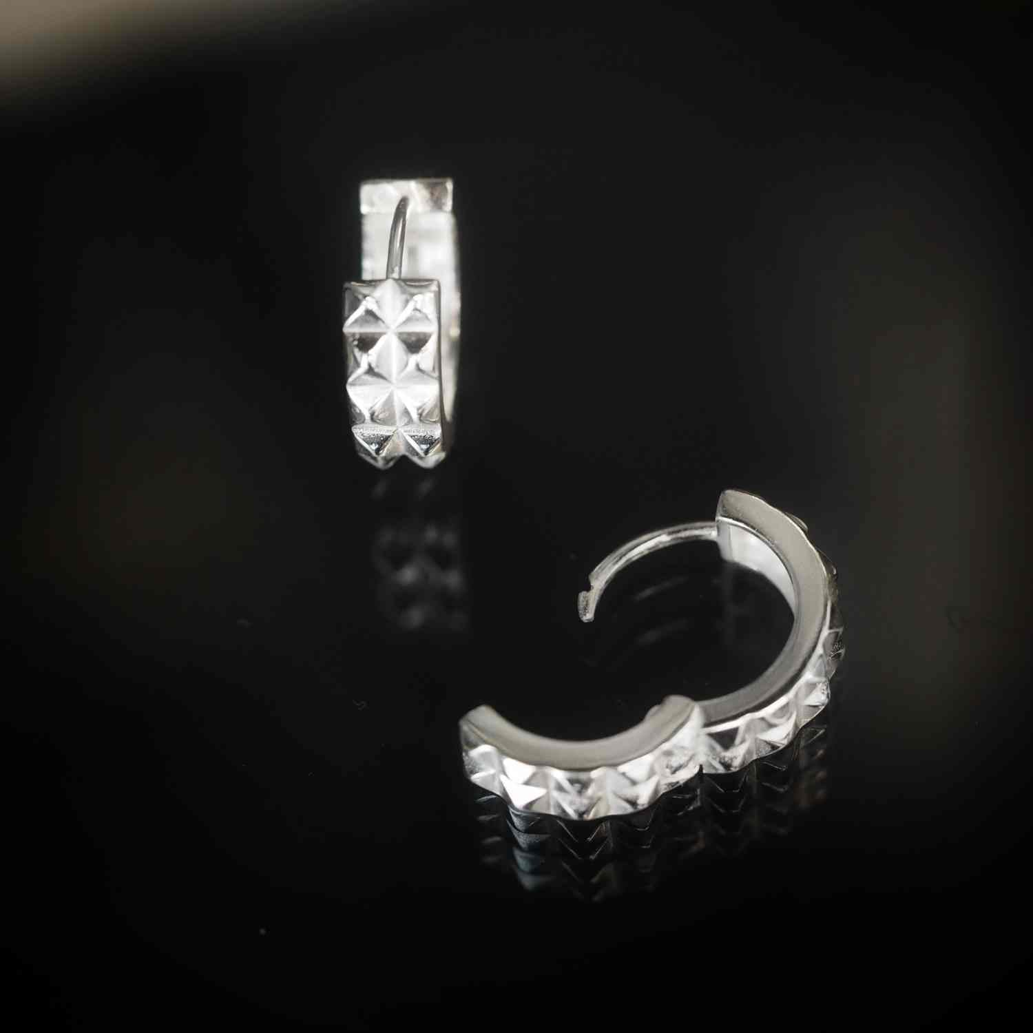 EVELYNE-M CLEOMETRA | Pyramid Rivets Rows - Huggie Creole - Silver