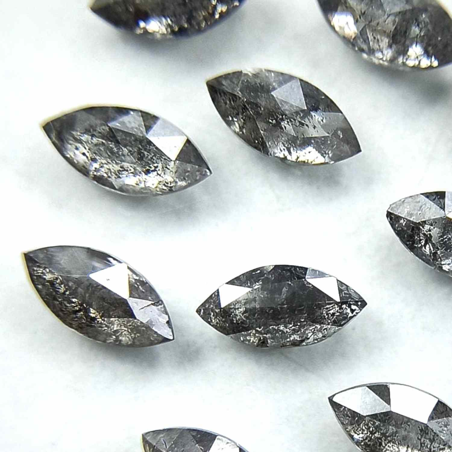 EVELYNE-M CLEOMETRA | Simple Midi Marquise SaltPepper Diamond - Ring - 18 Karat Gold