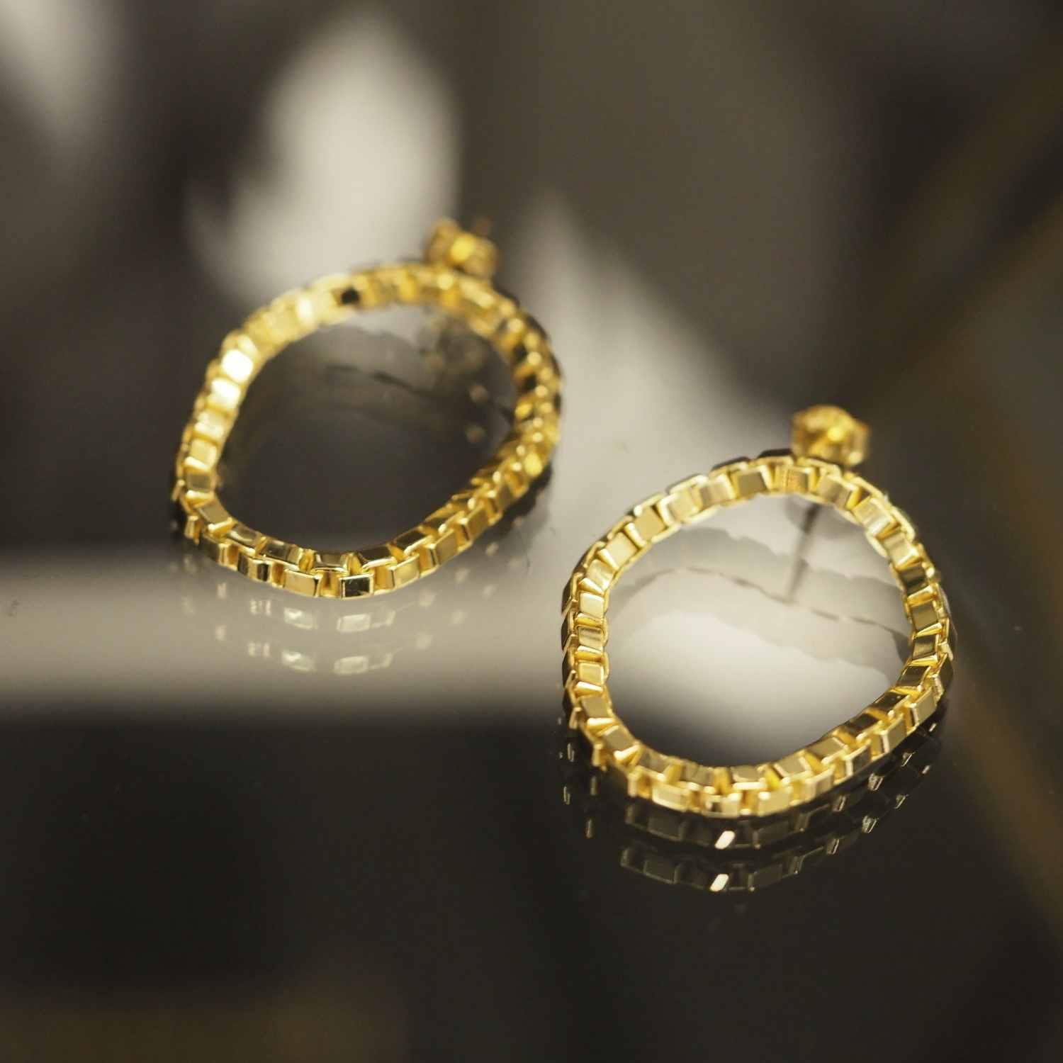 EVELYNE-M CLEOMETRA | Square Mega Loop - Stud Earring - Gold