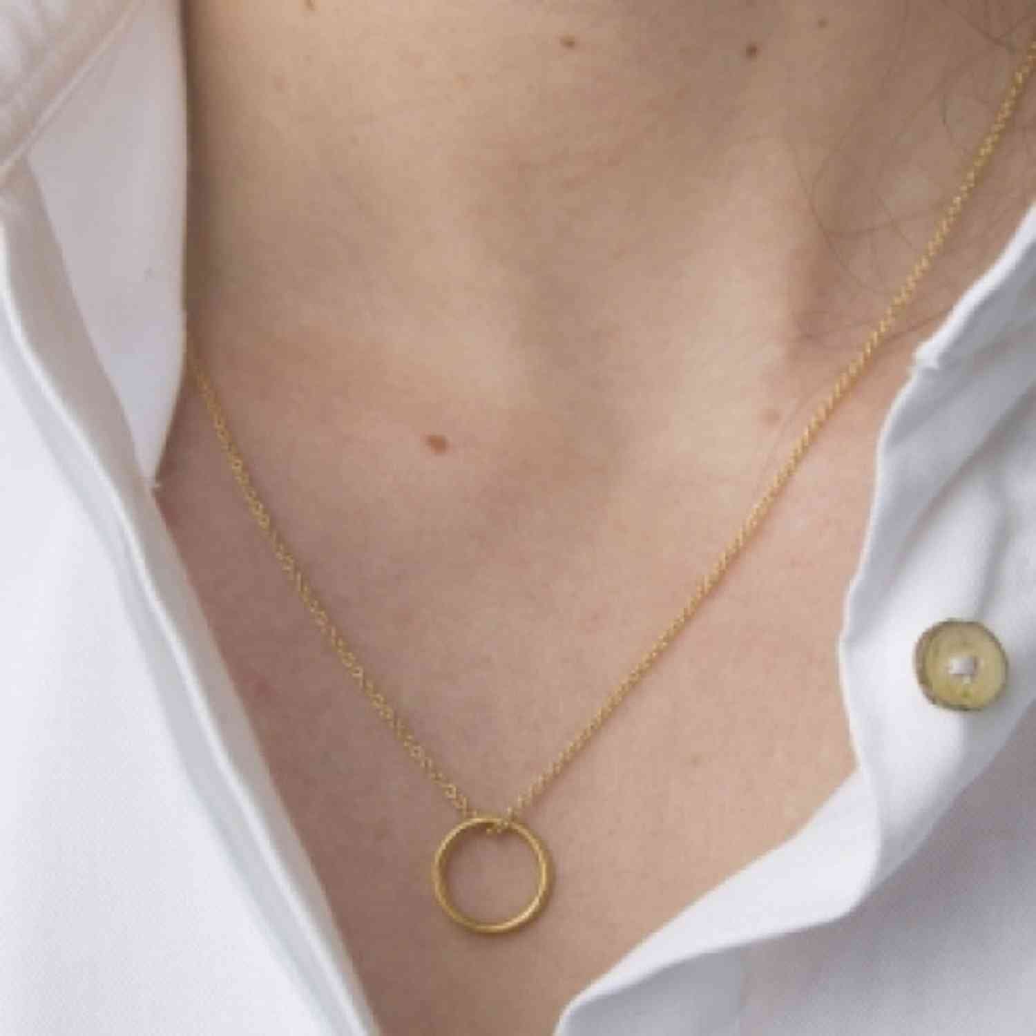 EVELYNE-M CURVACEOUS | Circle - Necklace - Gold