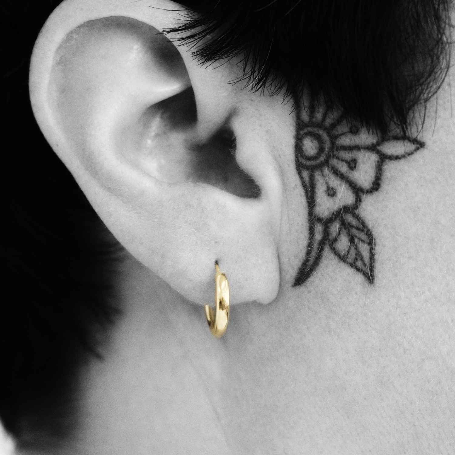 EVELYNE-M CURVACEOUS | Classic Refined 14 - Creole Hoop - Gold