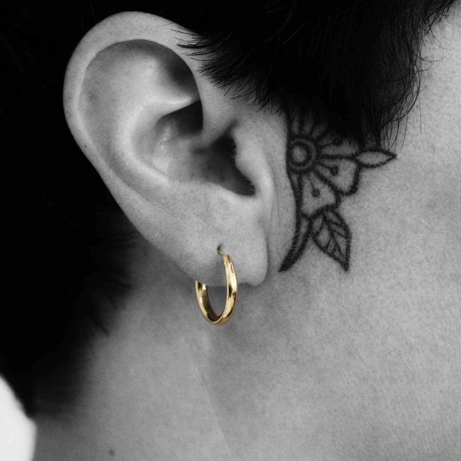 EVELYNE-M CURVACEOUS | Classic Refined 17 - Creole Hoop - Gold