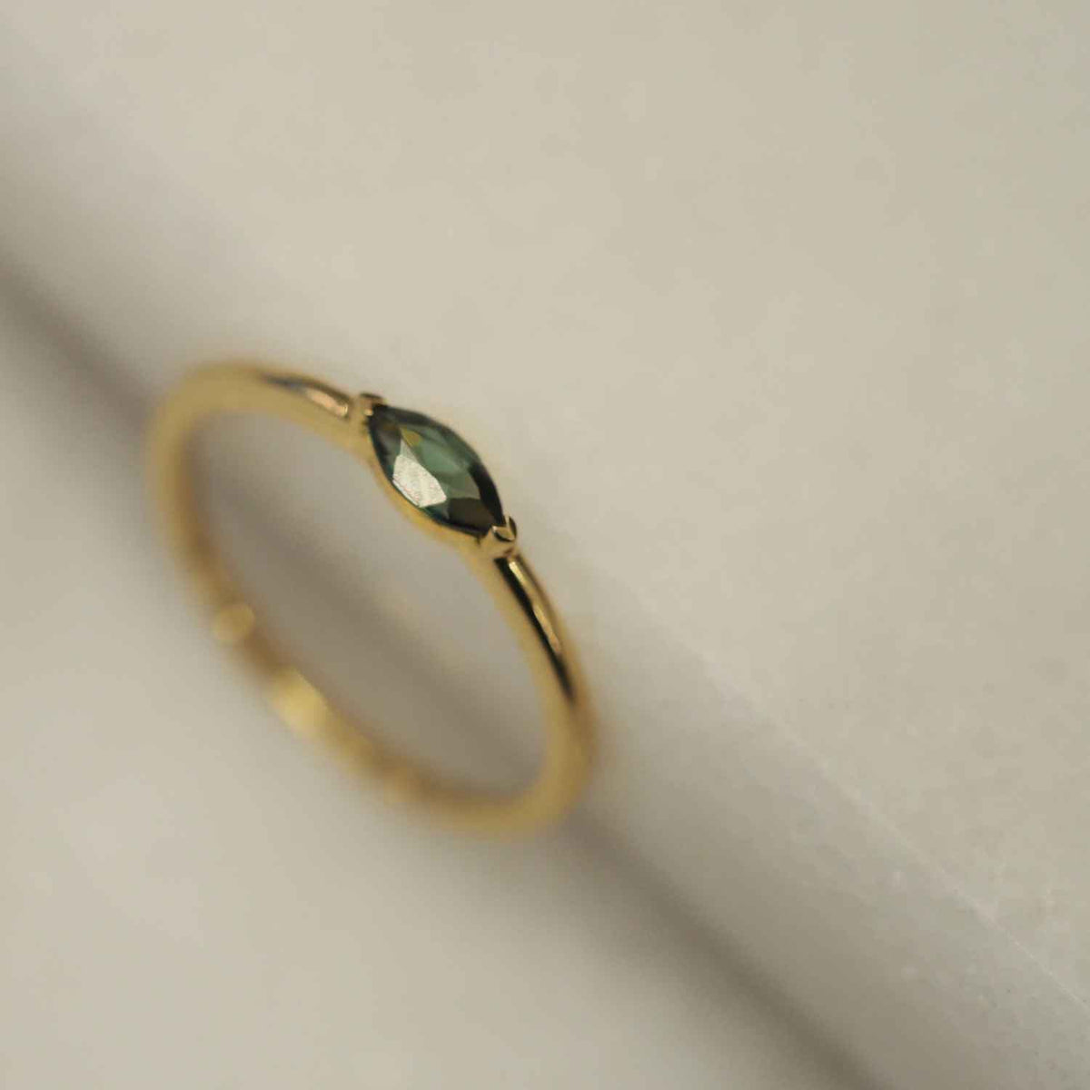 EVELYNE-M CURVACEOUS | Marquise Eye Pine Green Tourmaline - Ring - 18 Karat Gold (LIMITED EDITION)