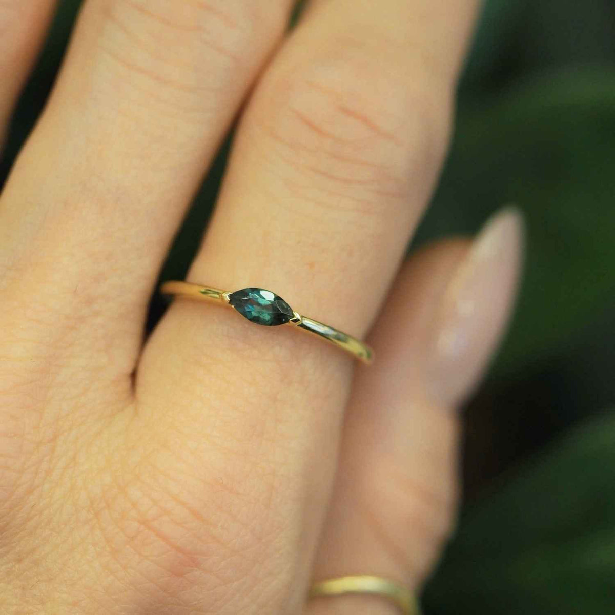 EVELYNE-M CURVACEOUS | Marquise Eye Pine Green Tourmaline - Ring - 18 Karat Gold (LIMITED EDITION)