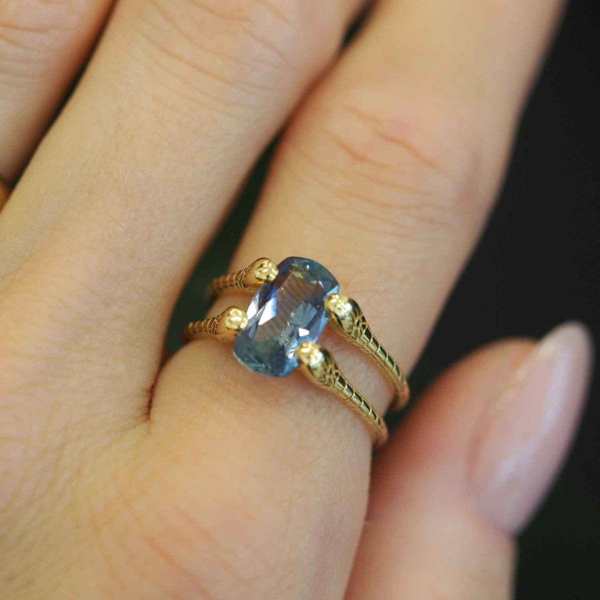 EVELYNE-M 52 GARDEN EDEN | Double Snake Sapphire Blue - Ring - 18 Karat Gold (ONE OF A KIND)