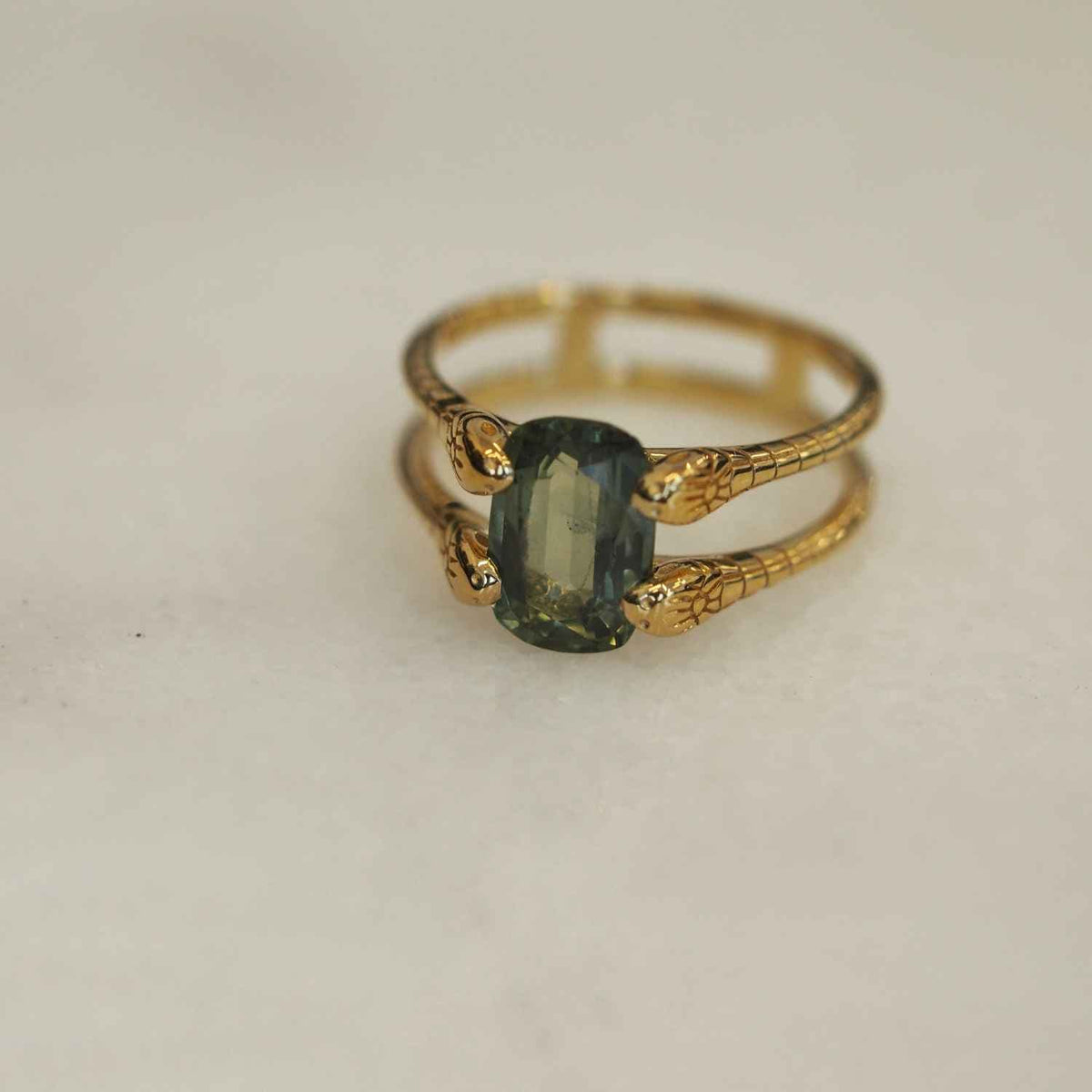 EVELYNE-M 52 GARDEN EDEN | Double Snake Sapphire Green - Ring - 18 Karat Gold (ONE OF A KIND)