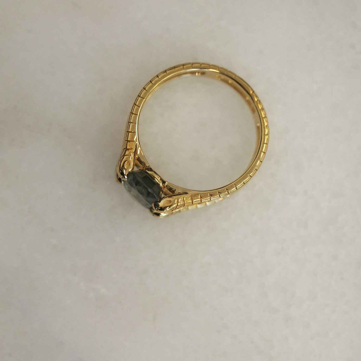 EVELYNE-M 52 GARDEN EDEN | Double Snake Sapphire Green - Ring - 18 Karat Gold (ONE OF A KIND)
