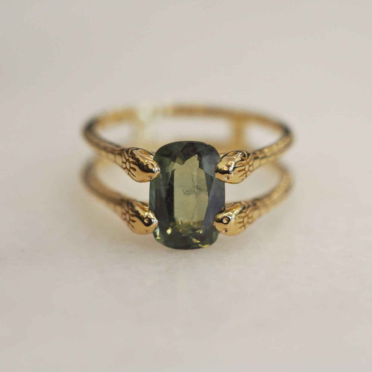 EVELYNE-M 52 GARDEN EDEN | Double Snake Sapphire Green - Ring - 18 Karat Gold (ONE OF A KIND)