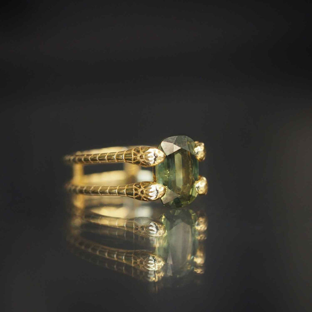 EVELYNE-M 52 GARDEN EDEN | Double Snake Sapphire Green - Ring - 18 Karat Gold (ONE OF A KIND)