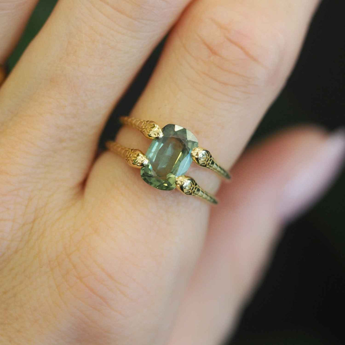 EVELYNE-M 52 GARDEN EDEN | Double Snake Sapphire Green - Ring - 18 Karat Gold (ONE OF A KIND)