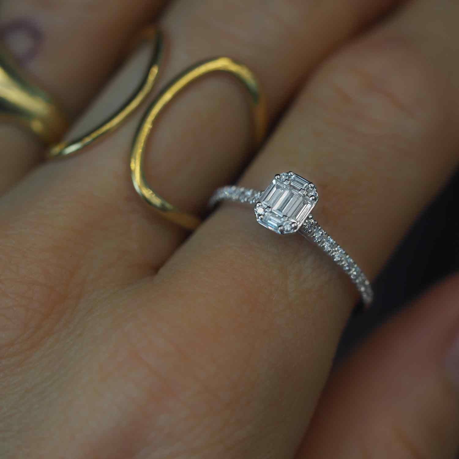 EVELYNE-M 54 METROPOLIS | Axis of Light Diamond White - Ring - 18 Karat Whitegold (ONE OF A KIND)