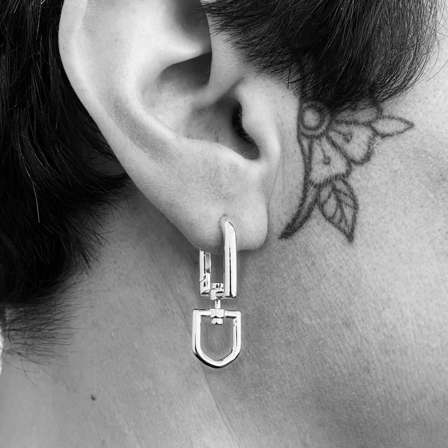 EVELYNE-M METROPOLIS | Connection - Creole Hoop Earring - Silver