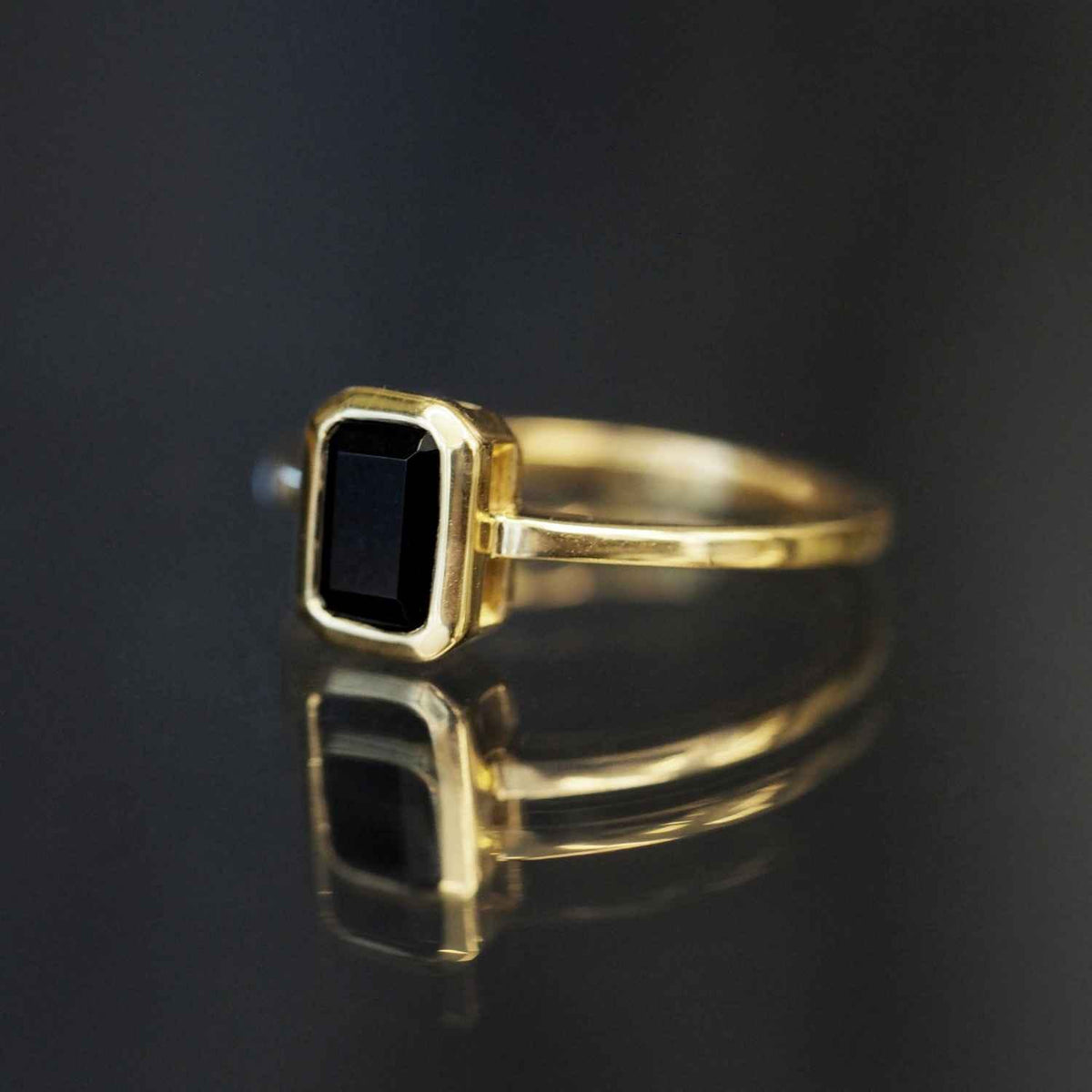 EVELYNE-M METROPOLIS | Octagon Black Onyx - Ring - Gold