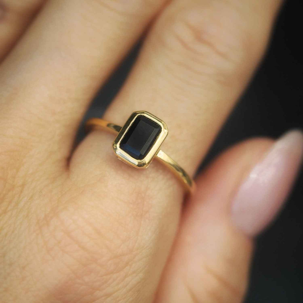 EVELYNE-M METROPOLIS | Octagon Black Onyx - Ring - Gold